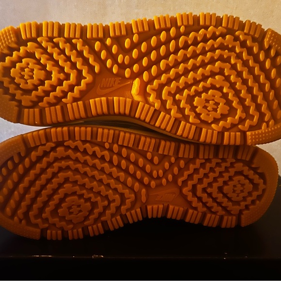 Nike Air Force 1 - Picture 7 of 11